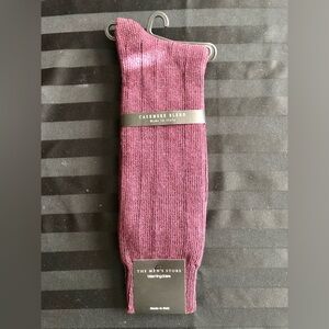 Bloomingdale's Cashmere solid rib socks